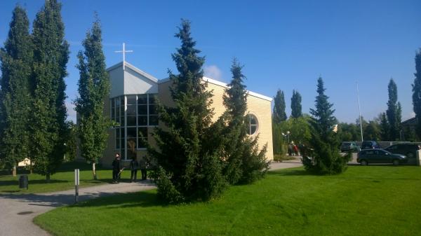 Someron seurakuntakeskus kesällä.