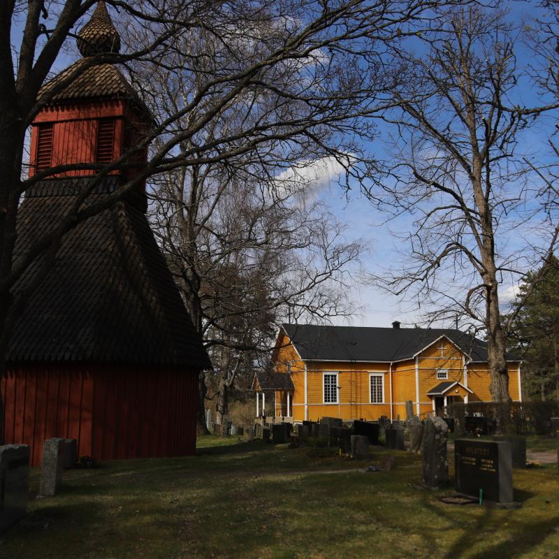 Somerniemen kellotapuli ja kirkko.