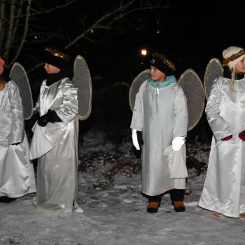 Enkelit saattelivat seuraavalle rastille.