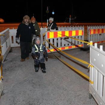 Labyrintissä oli piilossa sana, kirjaimet piti löytää ja yhdistää sanaksi. Juuso ja Johanna opastivat.