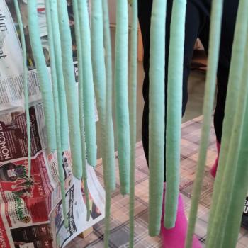 Kynttilöitä eri vaiheissaan.